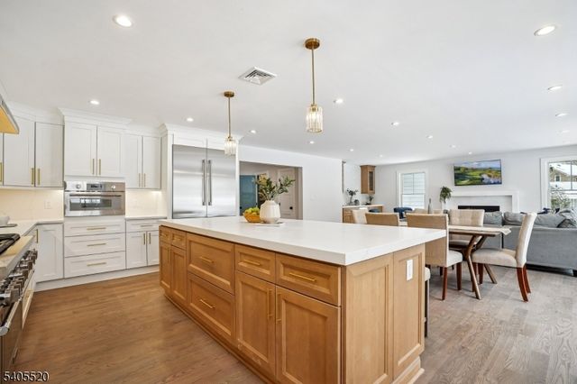 23 Reeve Circle, Millburn Twp., NJ 07041