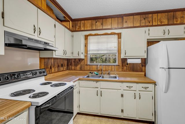 8313 Coda Road, Moss Point, MS 39562