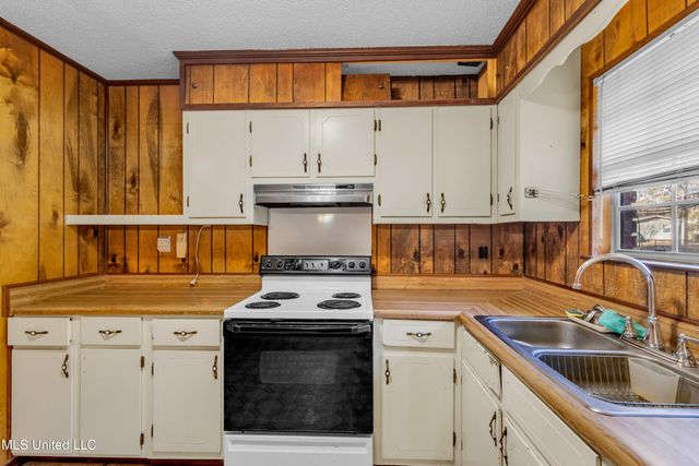 8313 Coda Road, Moss Point, MS 39562