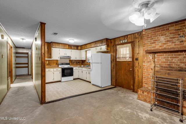 8313 Coda Road, Moss Point, MS 39562