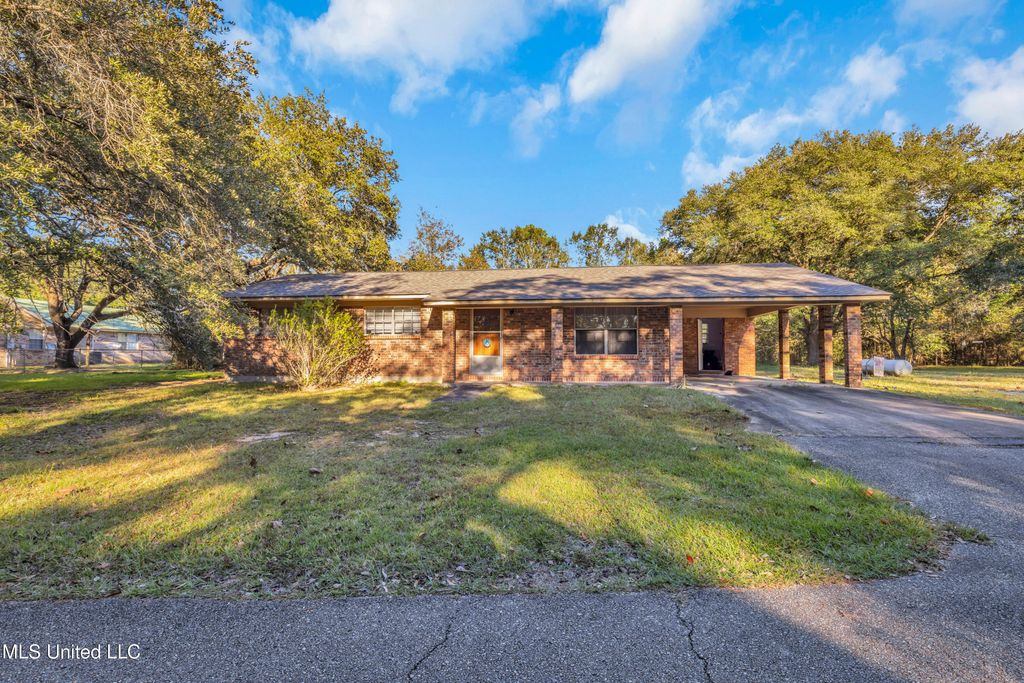 8313 Coda Road, Moss Point, MS 39562