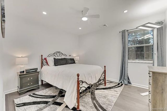 33 E Potter Lane NE, Halesite, NY 11743