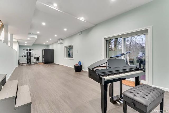 33 E Potter Lane NE, Halesite, NY 11743