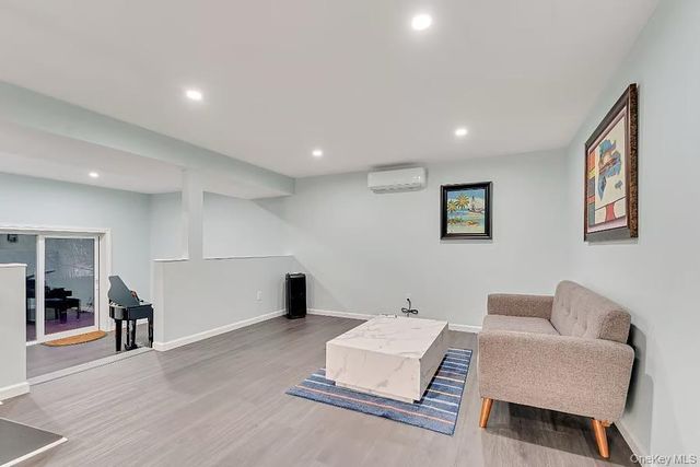 33 E Potter Lane NE, Halesite, NY 11743