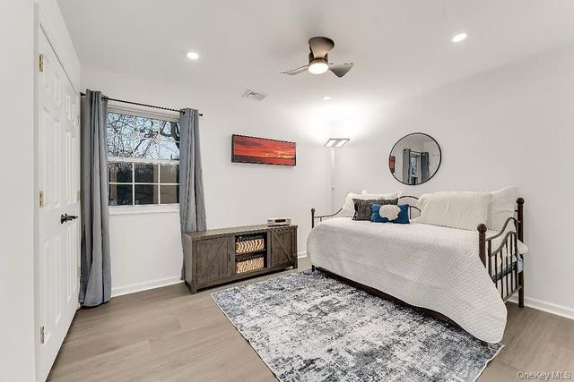 33 E Potter Lane NE, Halesite, NY 11743