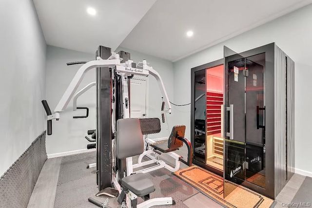 33 E Potter Lane NE, Halesite, NY 11743