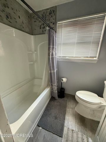 347 Trenton Avenue N, Bayville, NJ 08721