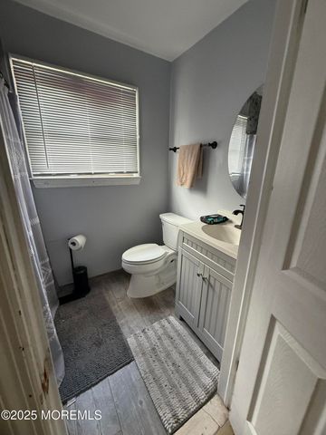 347 Trenton Avenue N, Bayville, NJ 08721