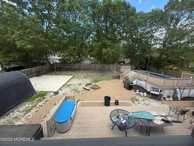 347 Trenton Avenue N, Bayville, NJ 08721