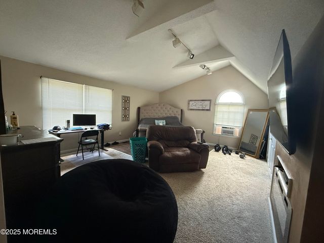347 Trenton Avenue N, Bayville, NJ 08721
