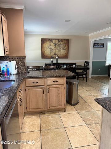 347 Trenton Avenue N, Bayville, NJ 08721