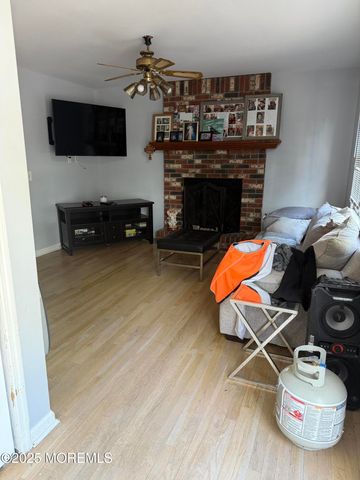 347 Trenton Avenue N, Bayville, NJ 08721