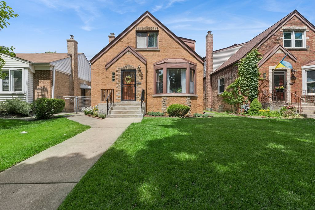2009 Keeney Street, Evanston, IL 60202 — exterior