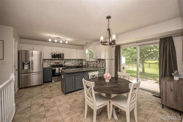 2358 Hidden Deer Drive, O'fallon, MO 63368