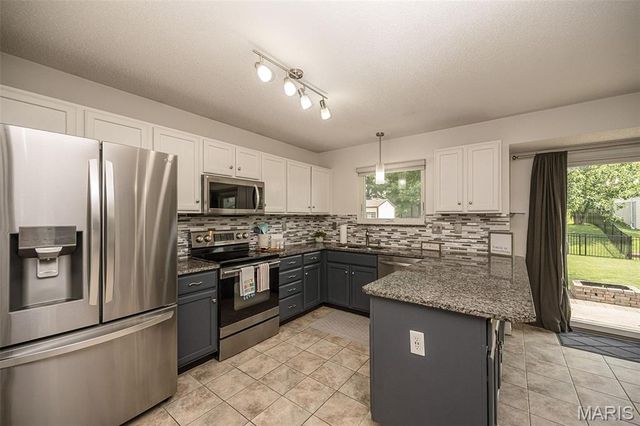 2358 Hidden Deer Drive, O'fallon, MO 63368