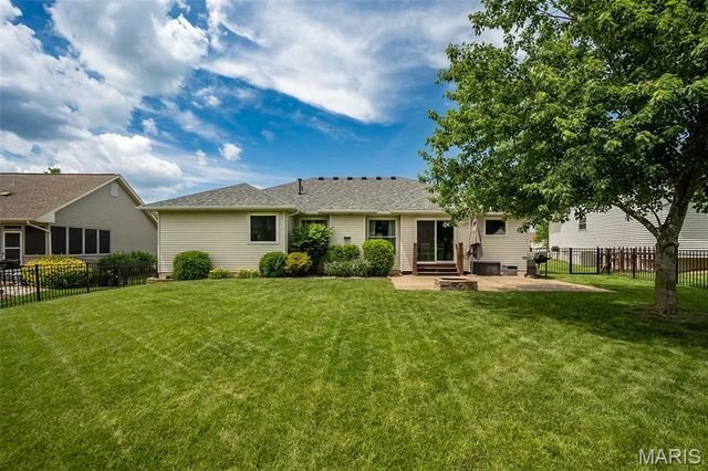 2358 Hidden Deer Drive, O'fallon, MO 63368