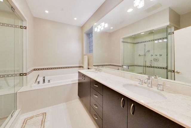 1725 W Le Moyne Street 1, Chicago, IL 60622