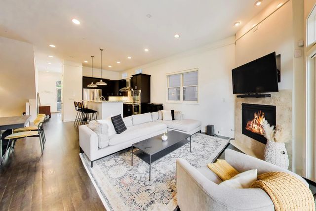 1725 W Le Moyne Street 1, Chicago, IL 60622