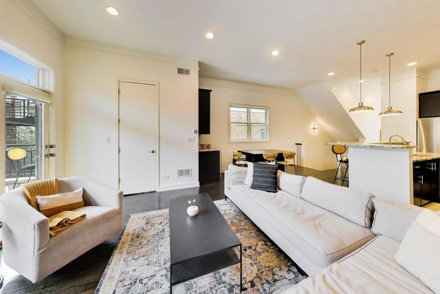 1725 W Le Moyne Street 1, Chicago, IL 60622