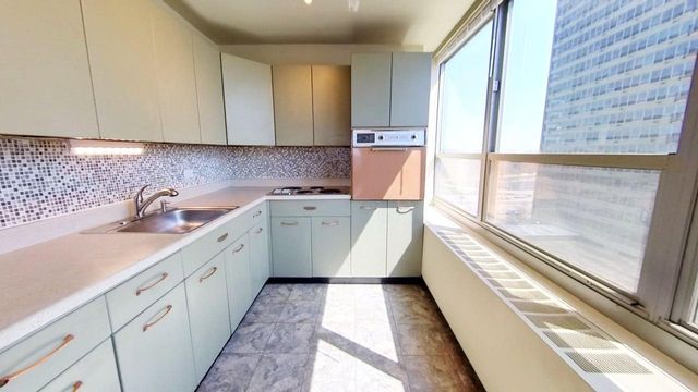 3550 N Lake Shore Drive 727, Chicago, IL 60657