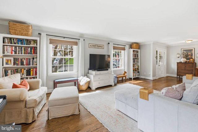 9822 WOLCOTT DR, Burke, VA 22015