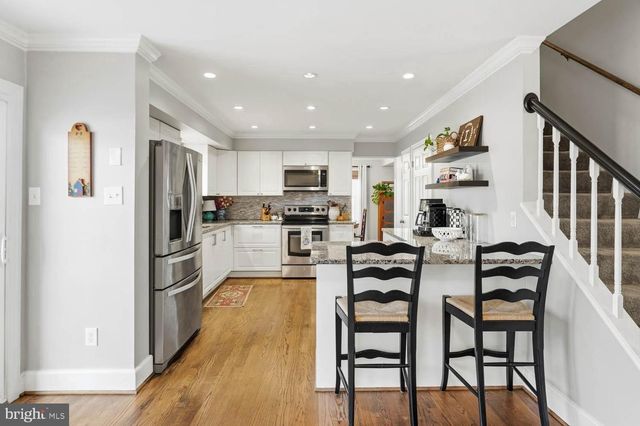 9822 WOLCOTT DR, Burke, VA 22015