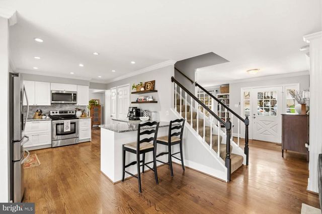 9822 WOLCOTT DR, Burke, VA 22015