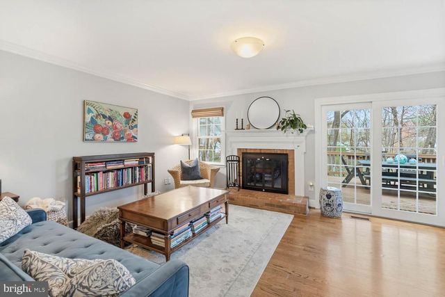 9822 WOLCOTT DR, Burke, VA 22015