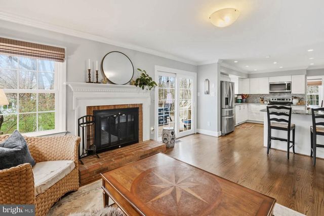 9822 WOLCOTT DR, Burke, VA 22015