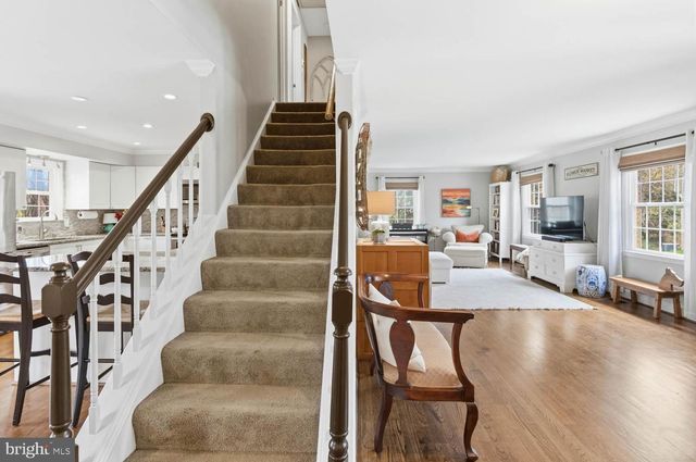 9822 WOLCOTT DR, Burke, VA 22015