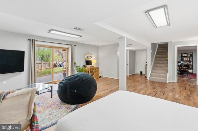 9822 WOLCOTT DR, Burke, VA 22015