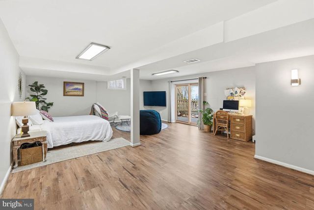 9822 WOLCOTT DR, Burke, VA 22015