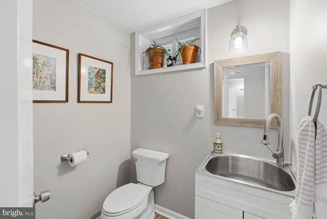 9822 WOLCOTT DR, Burke, VA 22015