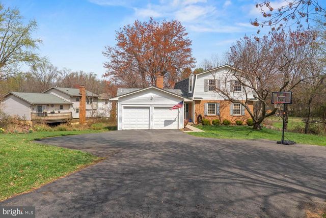 9822 WOLCOTT DR, Burke, VA 22015