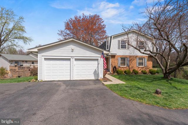 9822 WOLCOTT DR, Burke, VA 22015