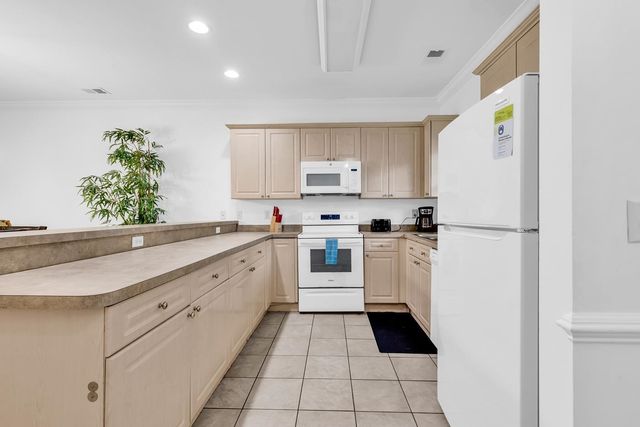 4801 Luster Leaf Cir Apt 104, Myrtle Beach, SC 29577