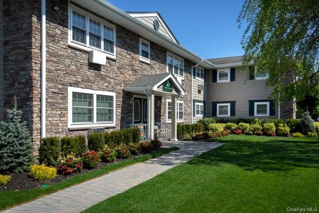 819 Long Island Avenue 16B, Deer Park, NY 11729