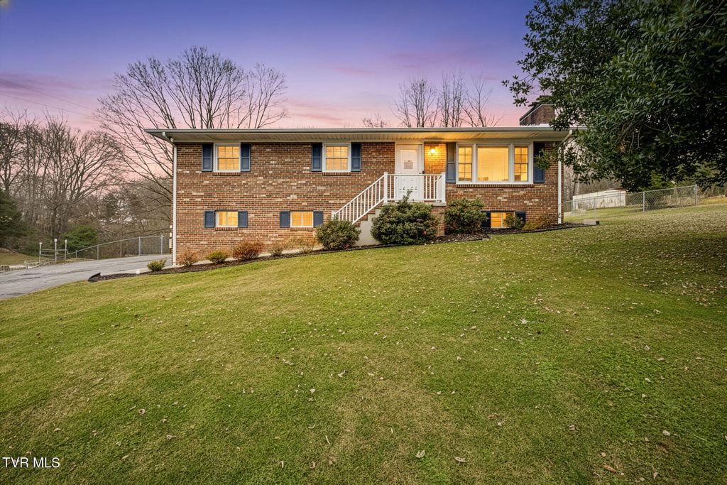 237 Paramount Drive, Bristol, TN 37620