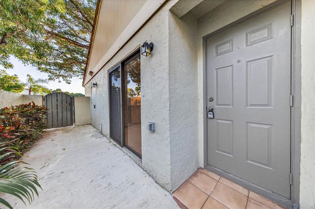 489 HARDWOOD PL 489, Boca Raton, FL 33431