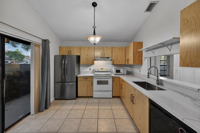 489 HARDWOOD PL 489, Boca Raton, FL 33431