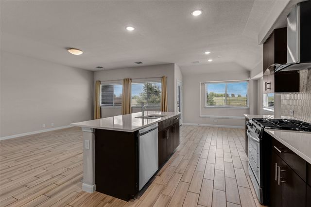 921 Amberwood Drive, Godley, TX 76044