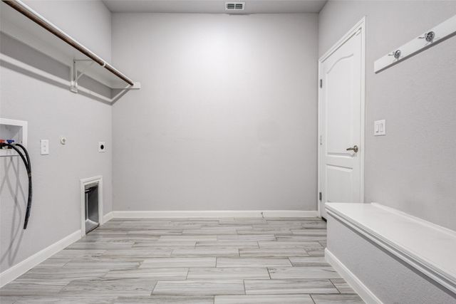 921 Amberwood Drive, Godley, TX 76044