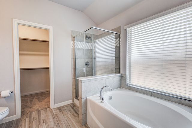 921 Amberwood Drive, Godley, TX 76044