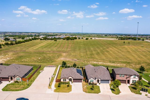 921 Amberwood Drive, Godley, TX 76044