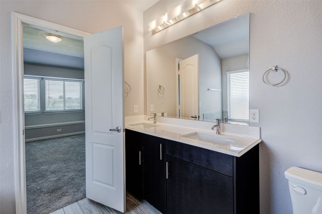921 Amberwood Drive, Godley, TX 76044