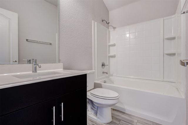 921 Amberwood Drive, Godley, TX 76044