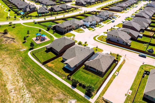 921 Amberwood Drive, Godley, TX 76044