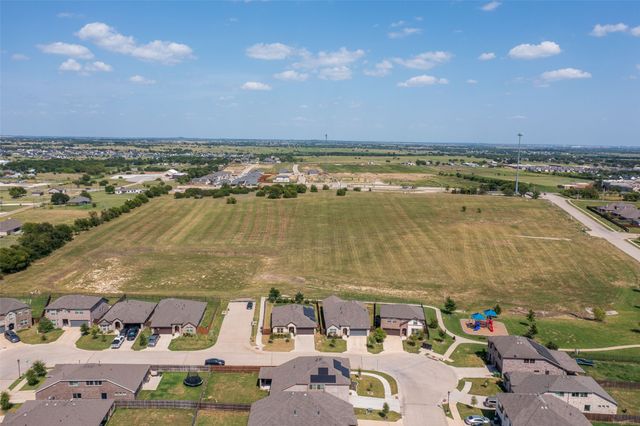 921 Amberwood Drive, Godley, TX 76044