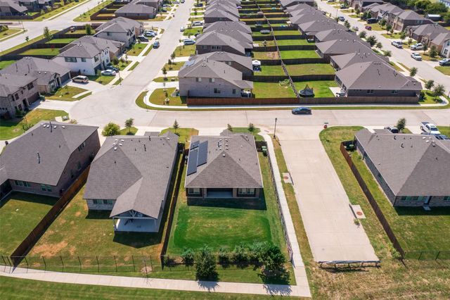 921 Amberwood Drive, Godley, TX 76044