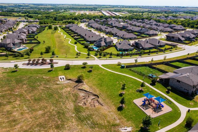 921 Amberwood Drive, Godley, TX 76044